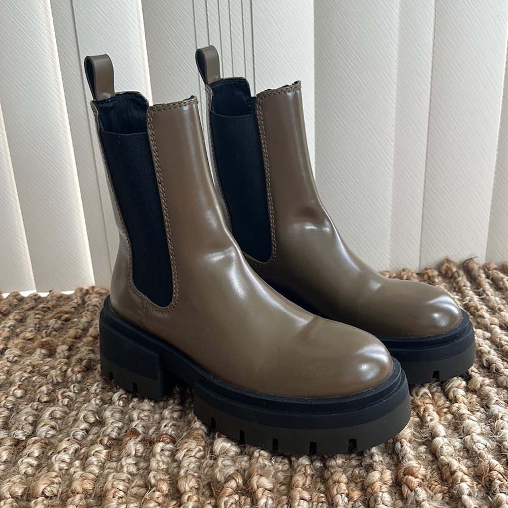 Platform Chelsea-Style faux leather boots size 8 like NEW!